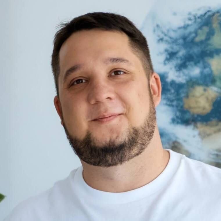 Автор - Александр Комбаров